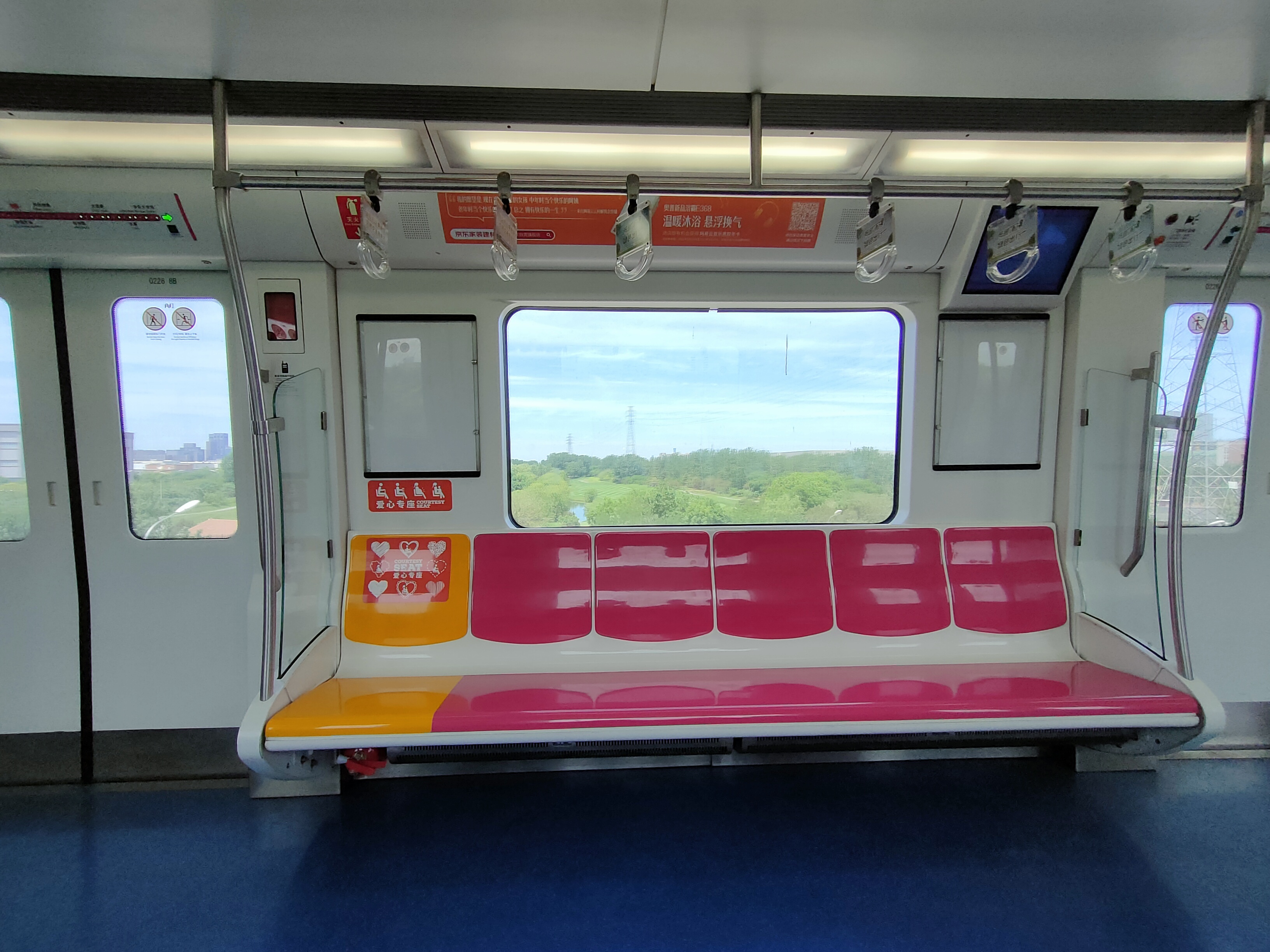 英特寶涂料-地鐵機(jī)車內(nèi)飾應(yīng)用4