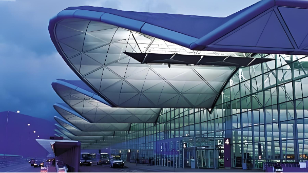 香港國際機場防撞欄飾面工程