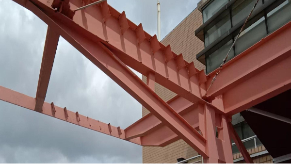 上海東南華庭鋼結構欄桿翻新工程