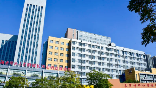 百適涂案例分享 | 長(zhǎng)沙市婦幼保健院墻面涂裝，以愛(ài)筑巢，守護(hù)新生